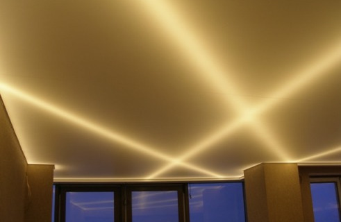 оригинальная подсветка натяжного потолка