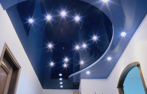 оригинальная идея подсветки потолка из гипсокартона