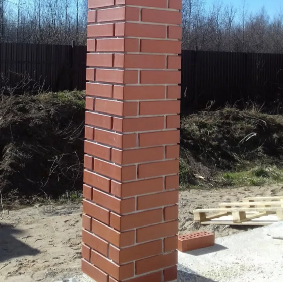 Кирпичный забор